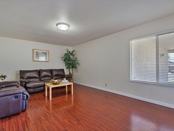3rd image of 2442 Andover Dr