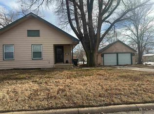 1212 N Johnson St, Augusta, KS 67010