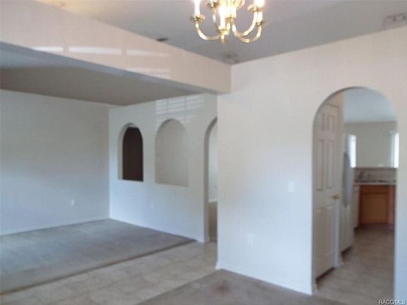 3rd image of 7169 N Glenridge Cir