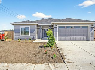 3711 Carlin Dr, Medford, OR 97504