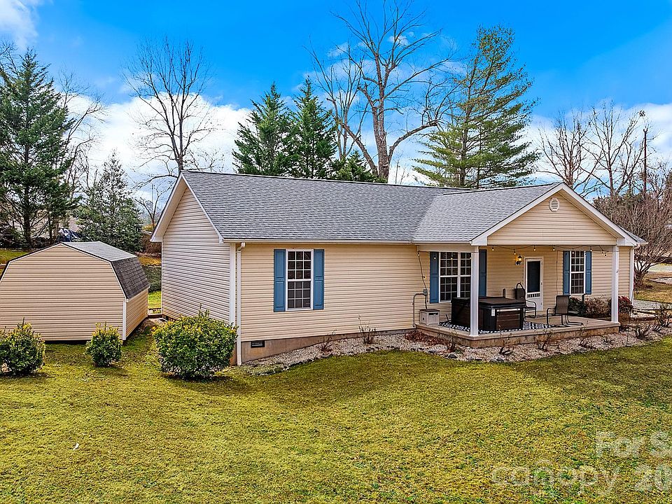 1st image of 60 Maple Ridge Dr