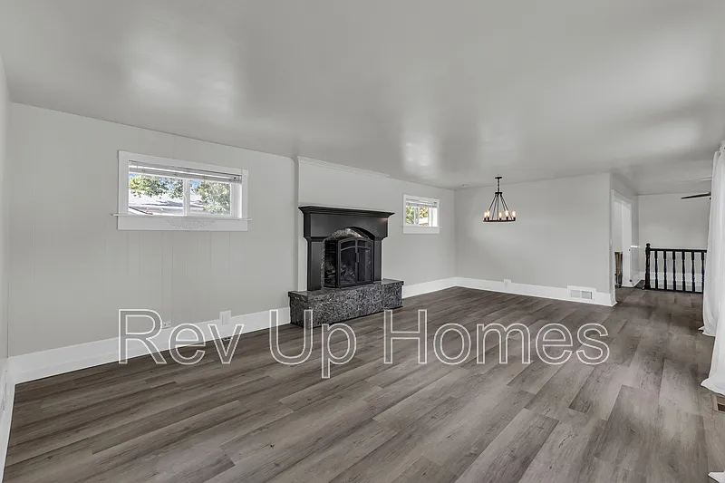 3 bed, 2.0 bath, 1763 sqft, $2,250 — Photo 3