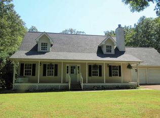 668 Rainbow Cir, Cleveland, GA 30528