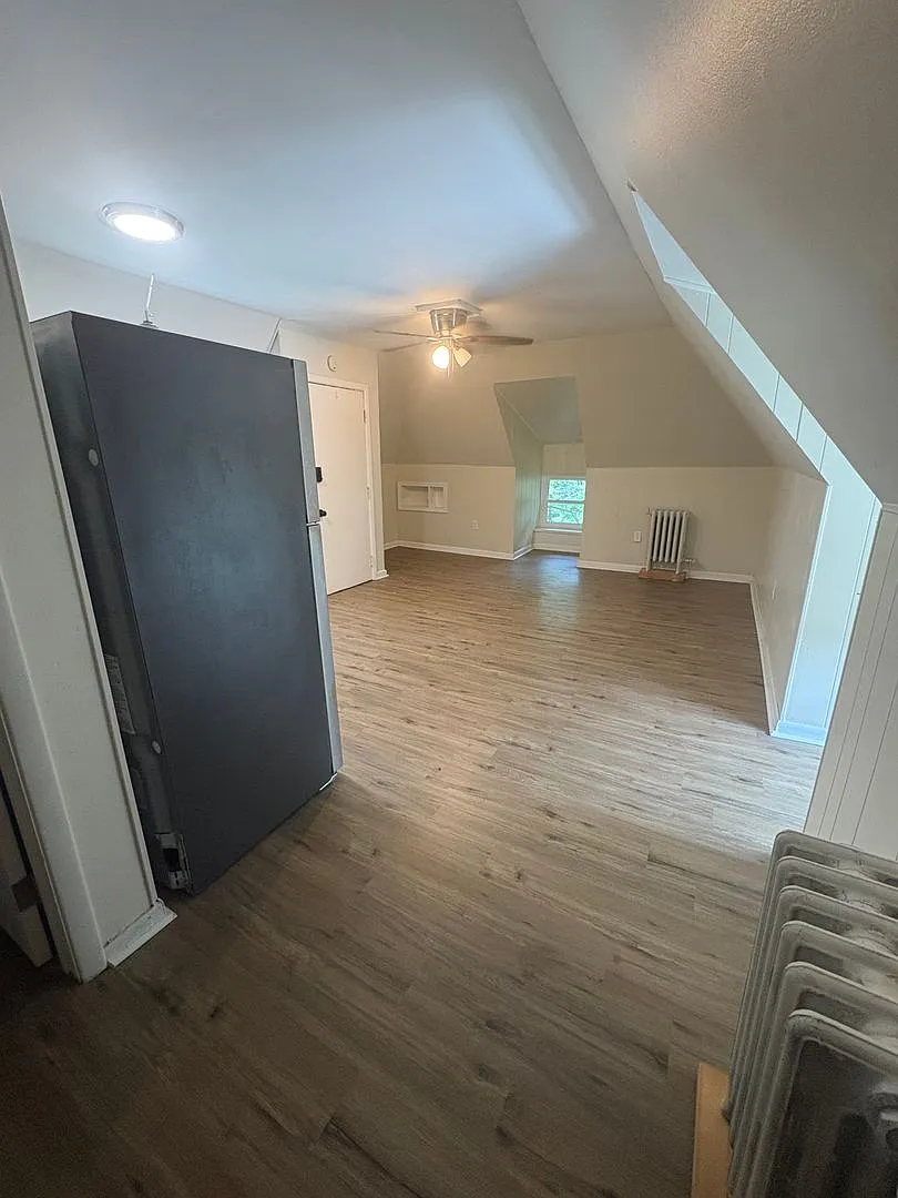 207 Main St — Photo 3