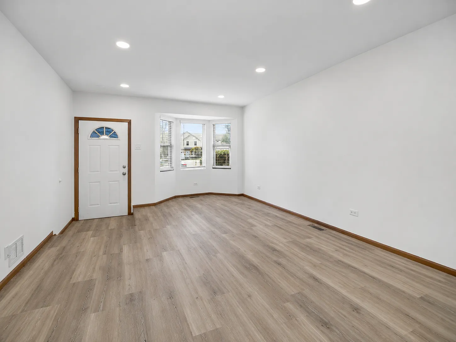 3 bed, 3.5 bath, 1528 sqft, $2,750 — Photo 2