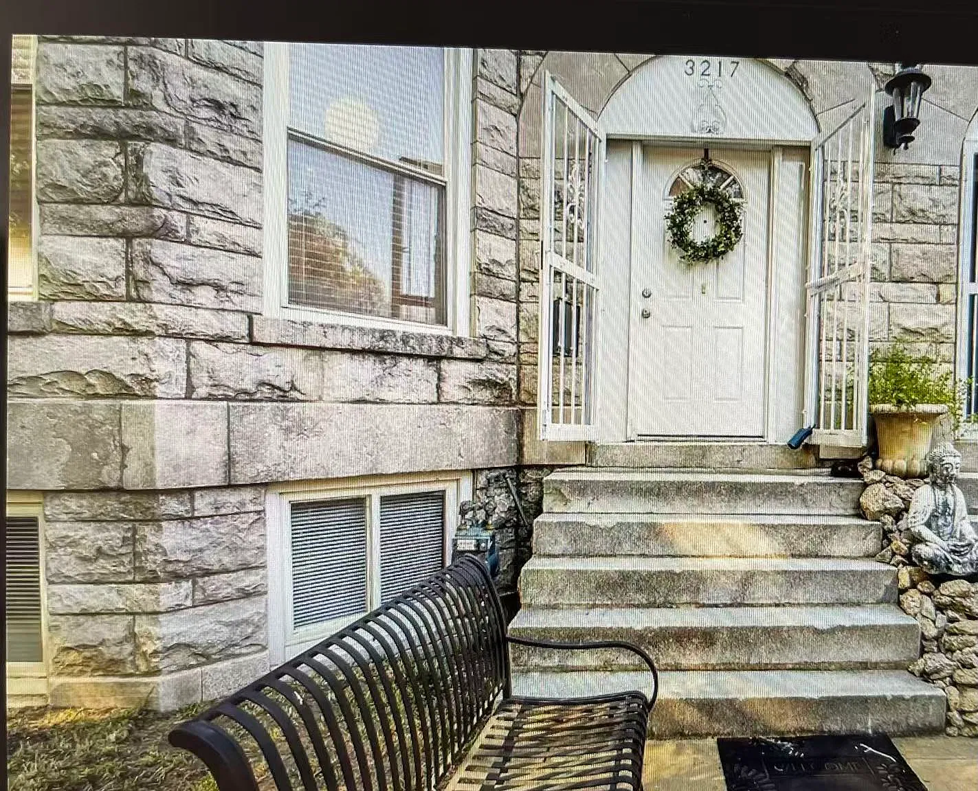3 bed, 4060 sqft, $700 — Photo 1