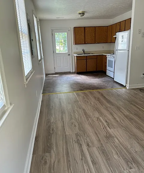 6435 Hillsboro Ln — Photo 2