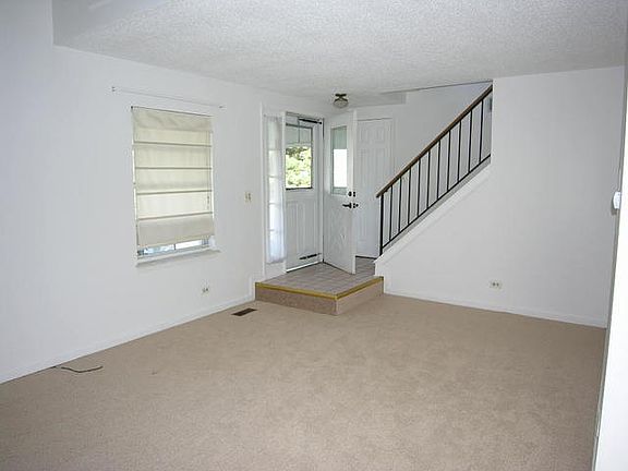 3rd image of 574 Pontiac Ln #574