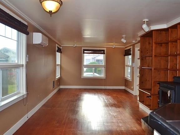 4th image of 2505 Leonard Dr