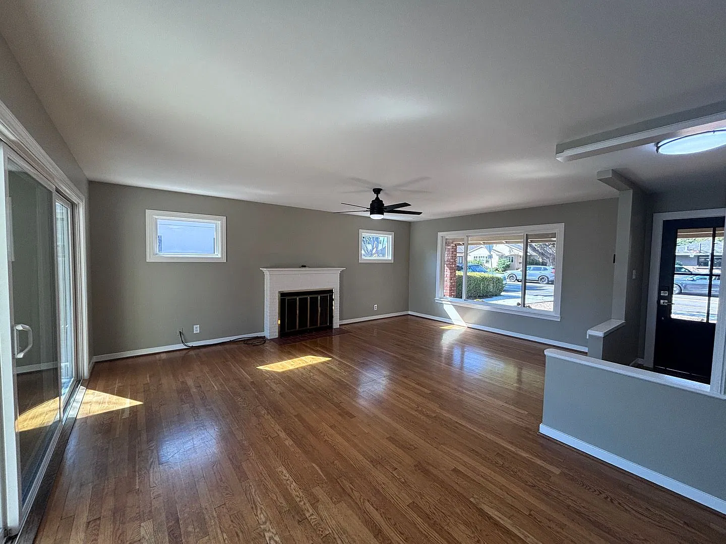 Santa Clara - Beautifully Updated Home With Hardwood Floors, Great Location. — Photo 2