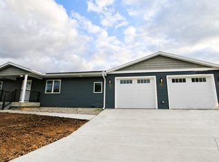 206 W Henry St, Calmar, IA 52132