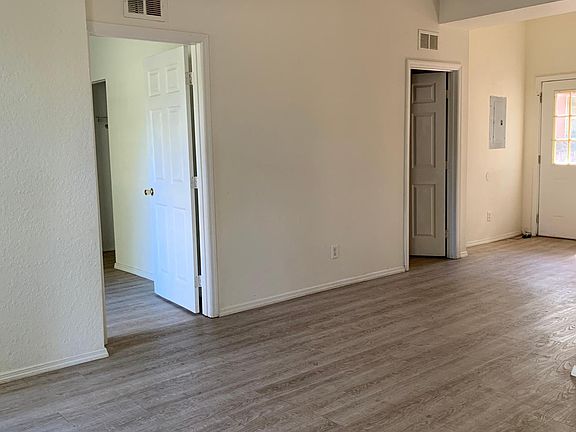 4th image of 3910 SE 17th Ave APT 4