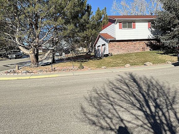 3rd image of 1961 Park Ct