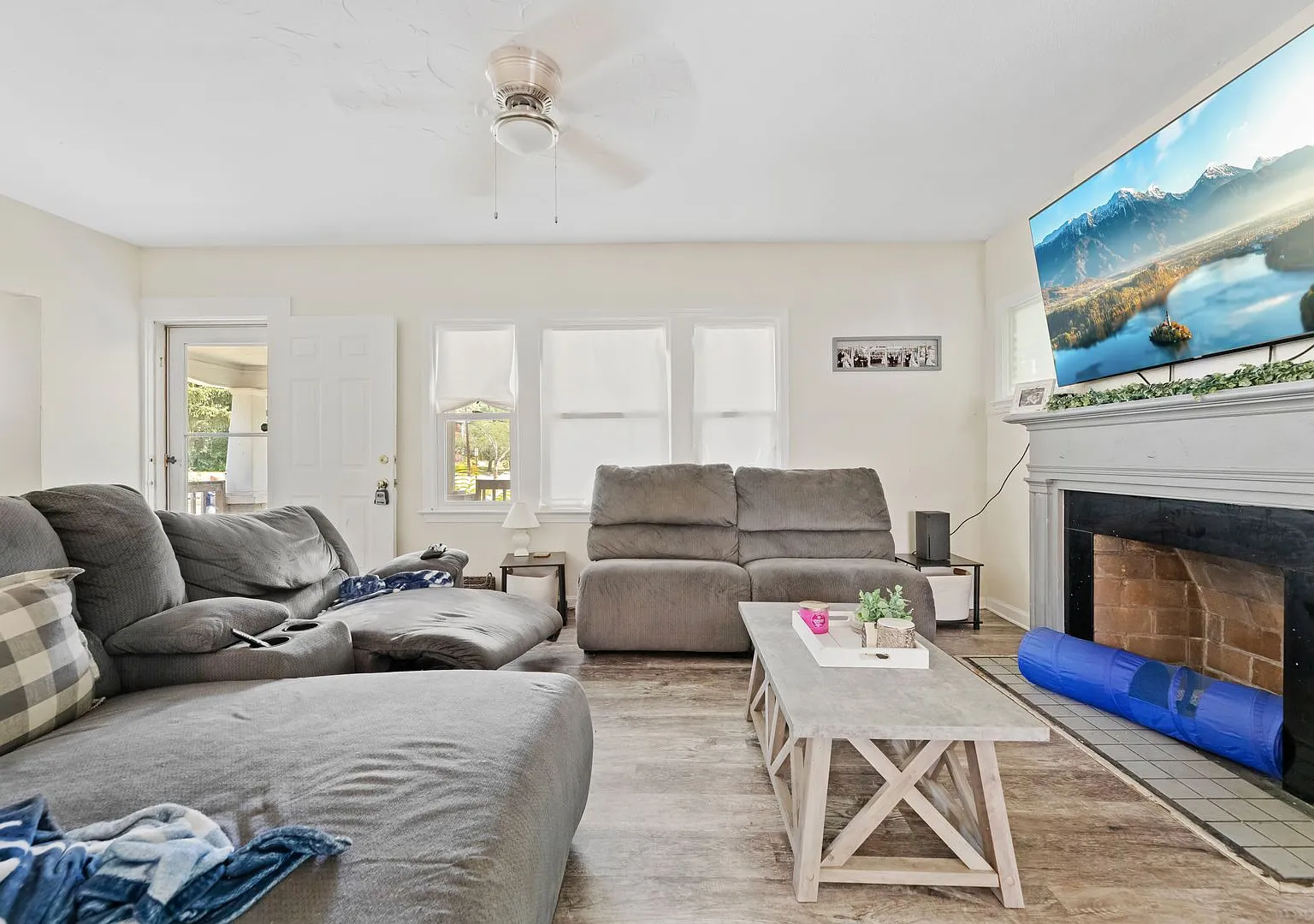 West Akron 3BR with Porch & OffStreet Parking — Photo 4