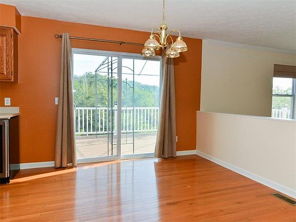 4th image of 520 Silver Hollow Dr