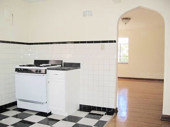 4th image of 4980 Miami St #A