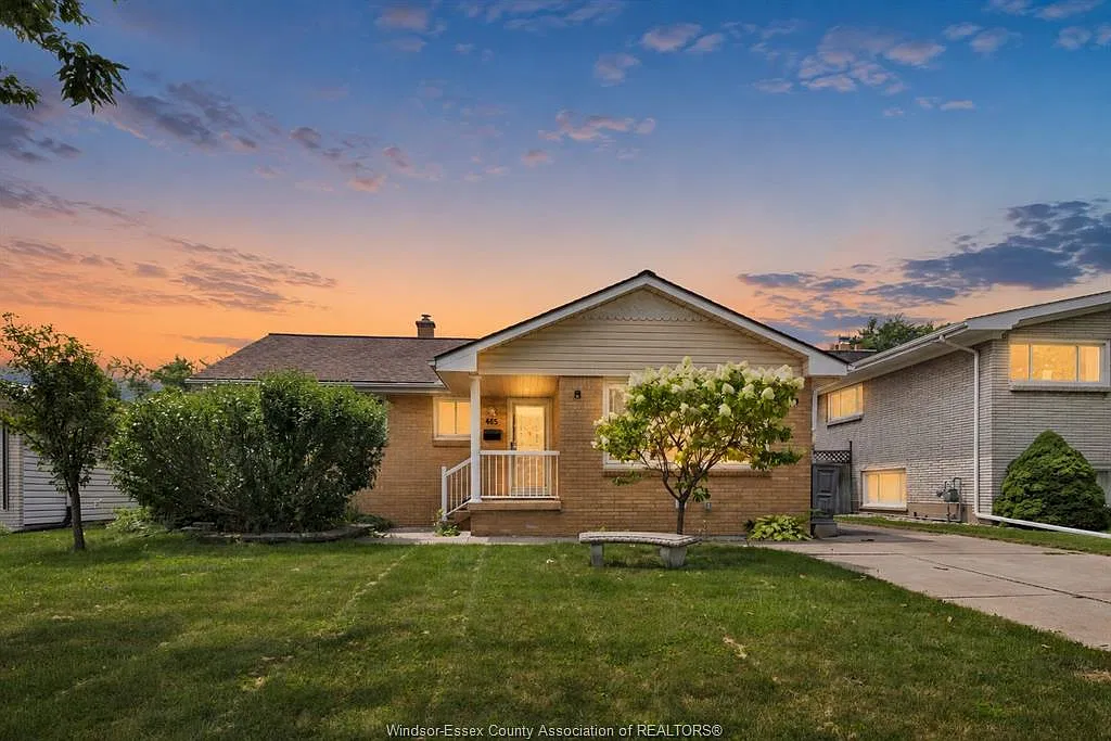 3 bed, $2,200 — Photo 3
