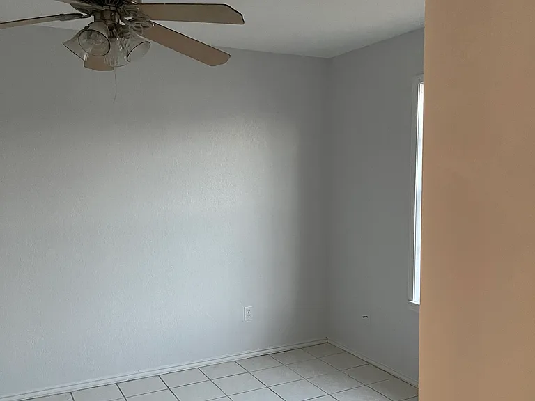 2907 Roosevelt Ave — Photo 11