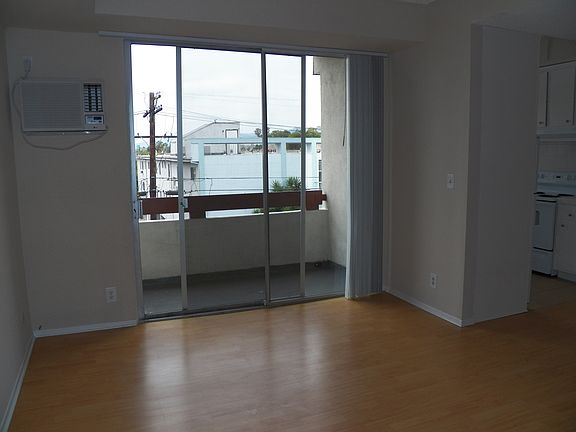 3rd image of 1150 N Normandie Ave APT 204