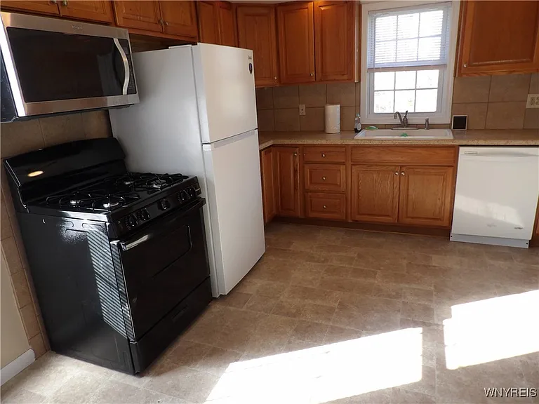 10332 Transit Rd — Photo 14