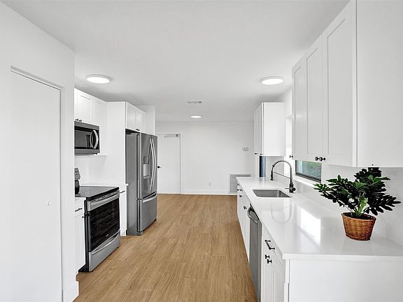 3rd image of 8230 Cassia Terrace