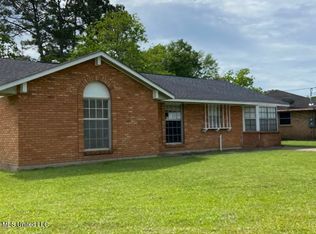7620 Madison Dr, Biloxi, MS 39532