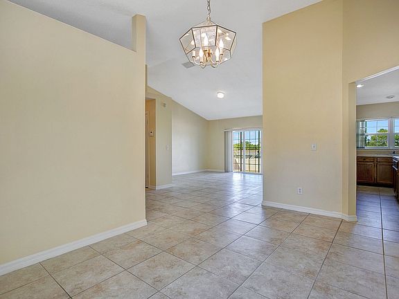 5th image of 7625 Telford Ct