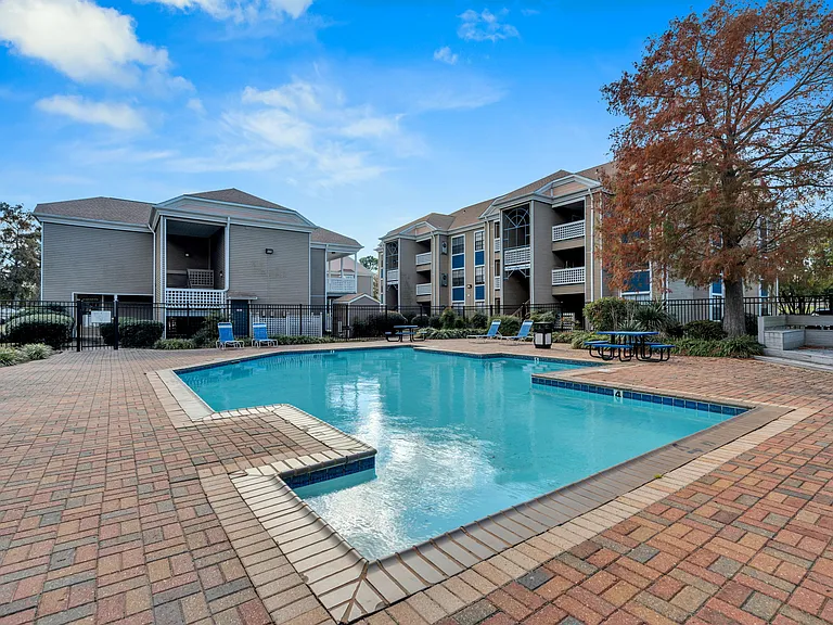 Woodlake Apartments — Photo 36