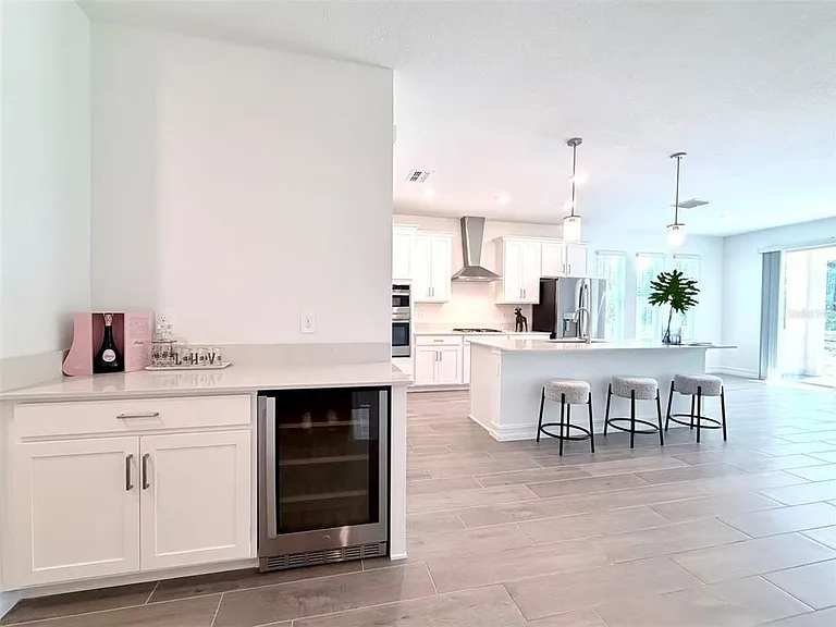1307 Broward Dr — Photo 8