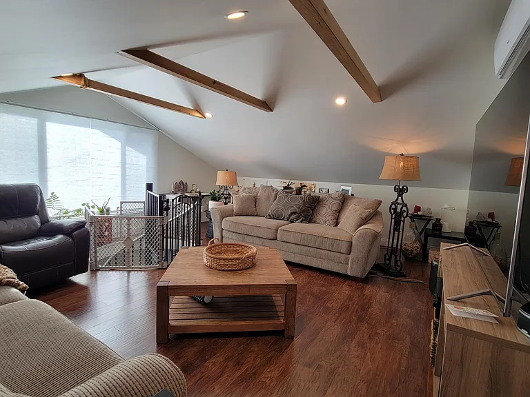1042 Rockhurst Dr — Photo 6
