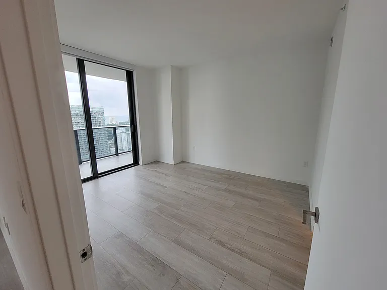 45 SW 9th St #3403 — Photo 14