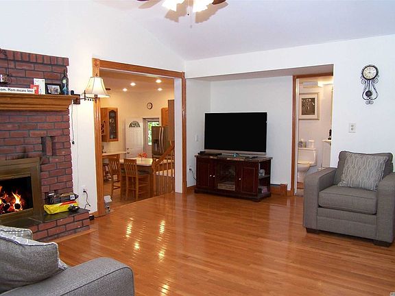 4th image of 299 Central Islip Blvd
