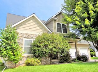 2709 Red Splendor Cir E, Maplewood, MN 55119