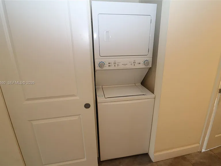 609 NE 28th St #1 — Photo 13