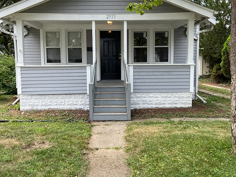 2555 Oak Grove Pl — Photo 1