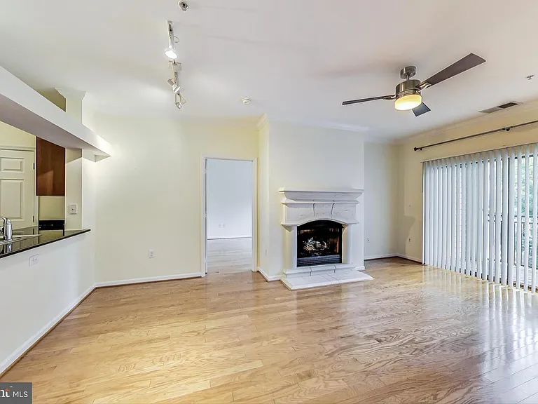 12958 Centre Park Cir #418 — Photo 5