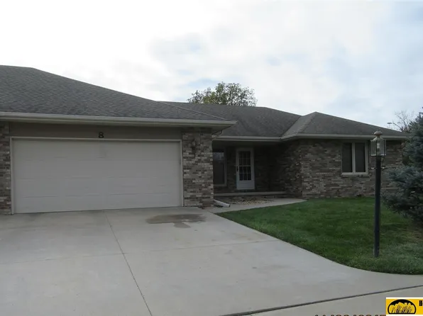 8 The Pnes, Beatrice, NE 68310
