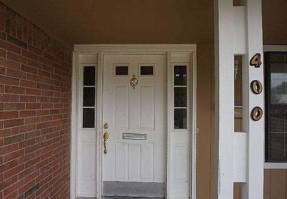 3rd image of 400 S Seals St
