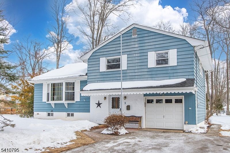 1st image of 5 Beechwood Dr