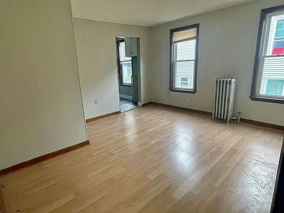 5th image of 27-29 Montgomery Ave #29B