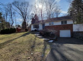 5 Shuart Rd, Airmont, NY 10952