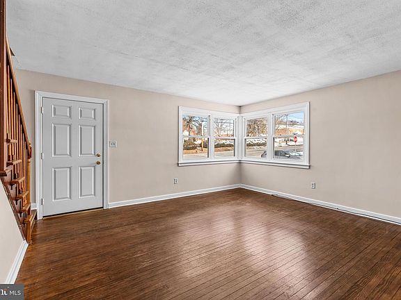 4th image of 1520 Millersville Pike
