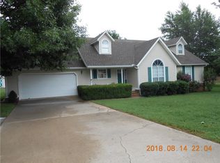 114 N Double Springs Rd, Fayetteville, AR 72730