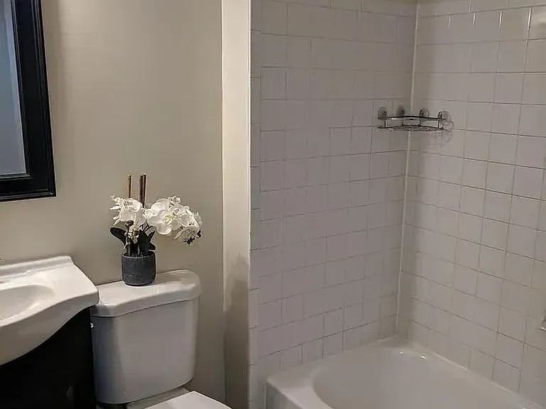 2444 Druid Hill Ave — Photo 7