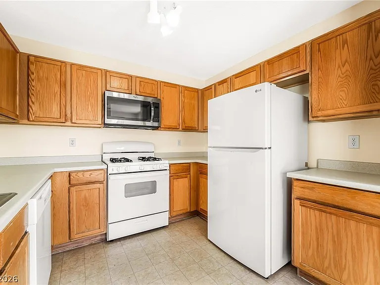 4849 Lone Grove Dr — Photo 10