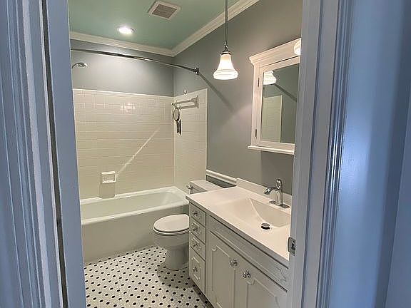 1394 - Upstairs Bathroom