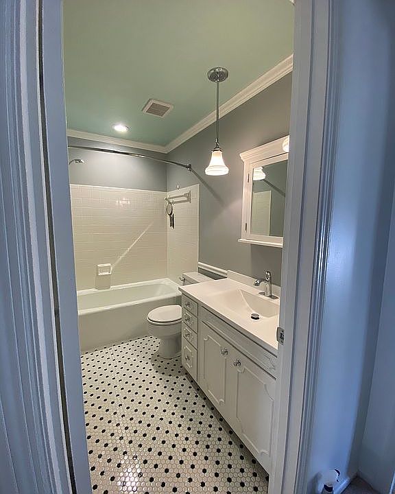 1394 - Upstairs Bathroom