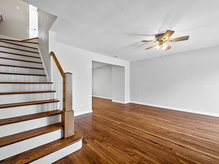 304 Davis Ave #304 — Photo 3