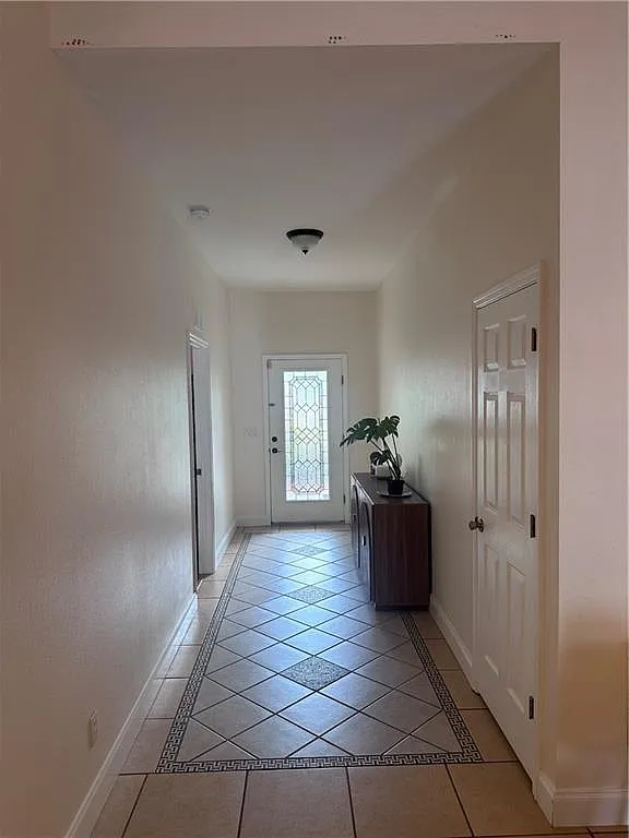 4 bed, 1942 sqft, $2,400 — Photo 2