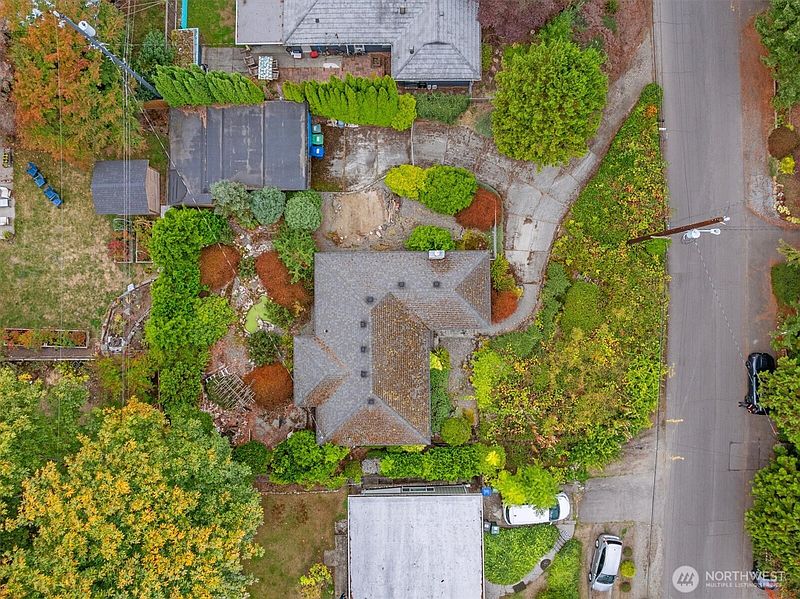2nd image of 4005 NE 88th Street